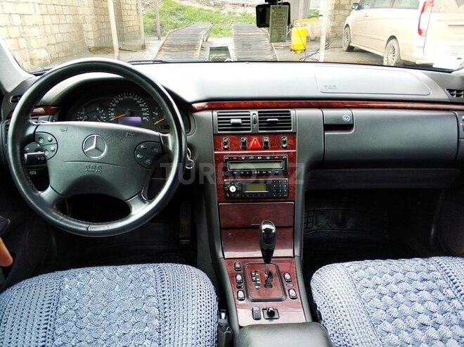 Mercedes E 220 2000, 319,990 km - 2.2 l - Gəncə