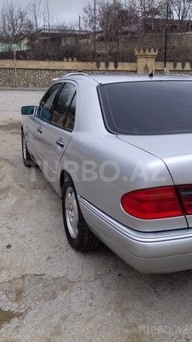 Mercedes E 240 1998, 374,278 km - 2.4 l - Şamaxı