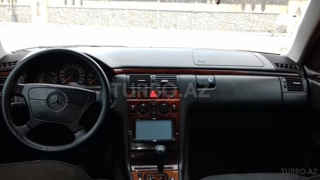 Mercedes E 240 1998, 374,278 km - 2.4 l - Şamaxı