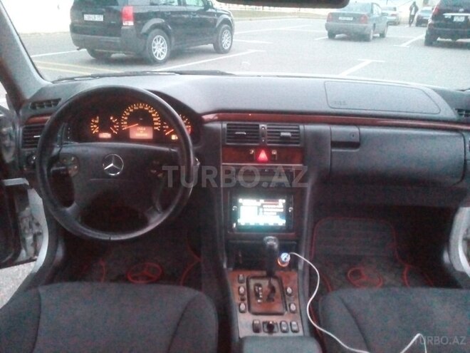 Mercedes E 240 2001, 90,500 km - 2.6 l - Sumqayıt