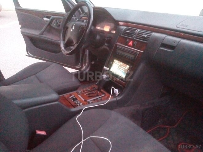 Mercedes E 240 2001, 90,500 km - 2.6 l - Sumqayıt