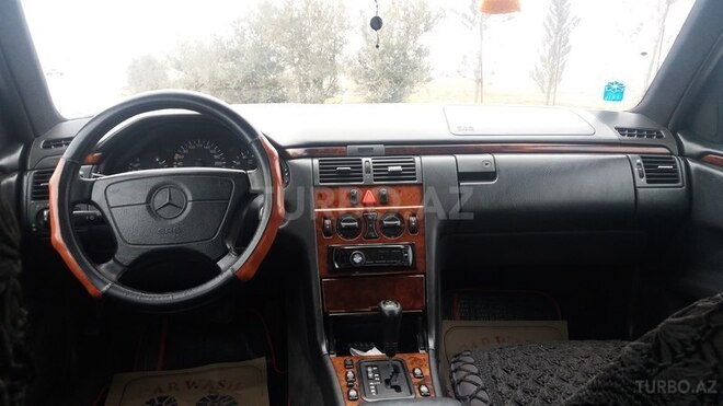 Mercedes E 240 1998, 358,000 km - 0.3 l - Bakı