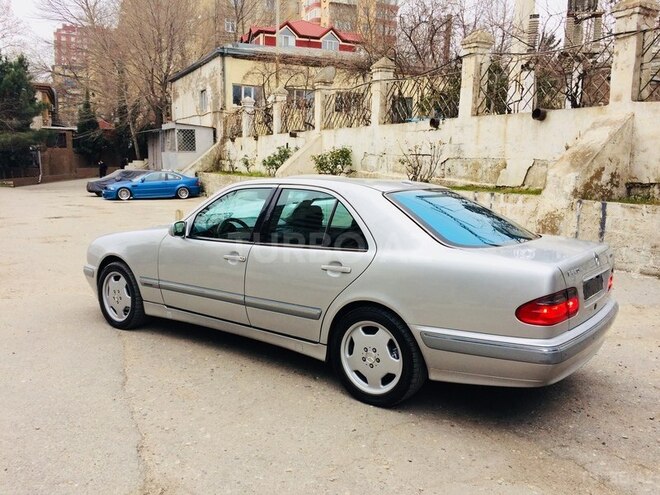 Mercedes E 220 2001, 314,000 km - 2.2 l - Bakı