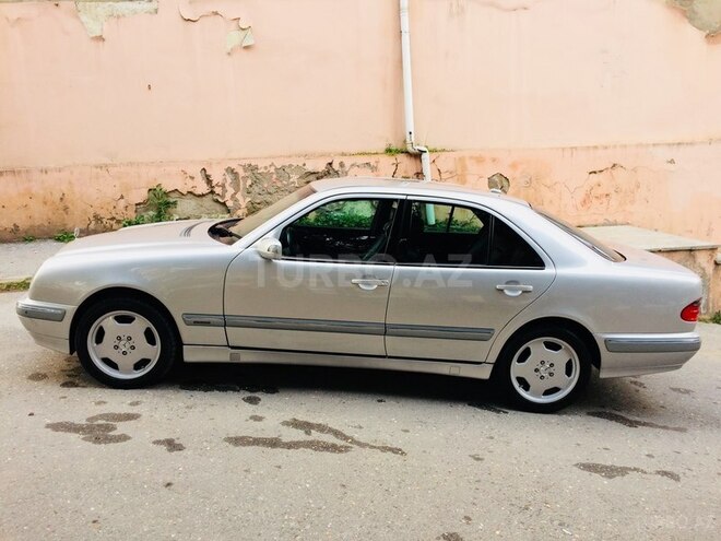 Mercedes E 220 2001, 314,000 km - 2.2 l - Bakı