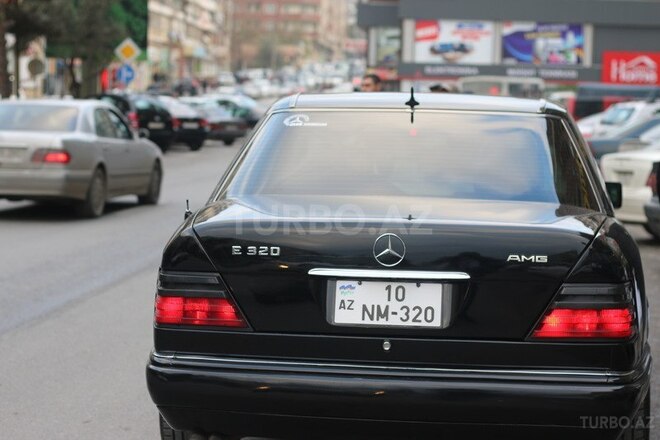 Mercedes E 320 1995, 321,000 km - 3.2 l - Bakı