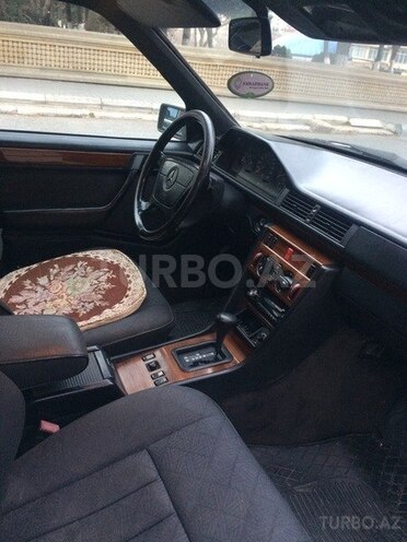 Mercedes E 220 1995, 313,155 km - 2.2 л - Bakı