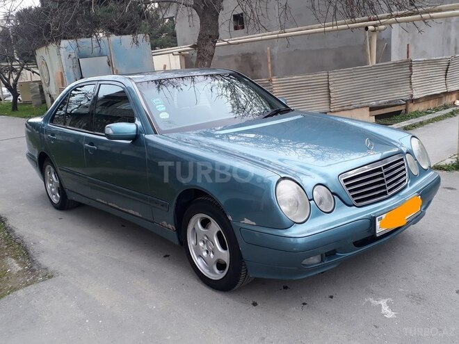 Mercedes E 220 2000, 330,000 km - 2.2 l - Bakı