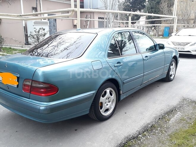 Mercedes E 220 2000, 330,000 km - 2.2 l - Bakı