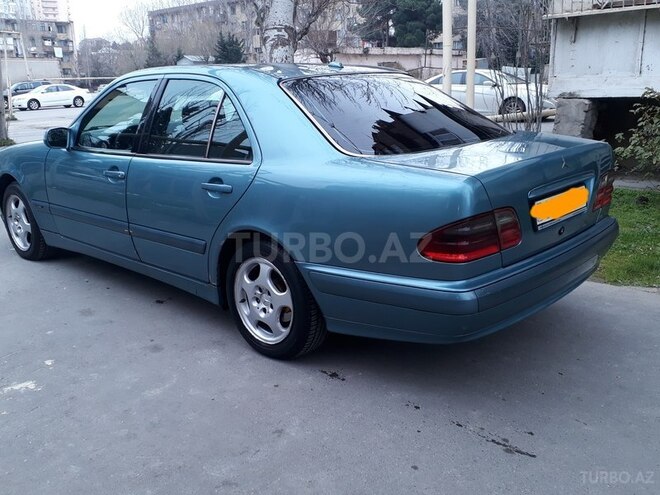 Mercedes E 220 2000, 330,000 km - 2.2 l - Bakı