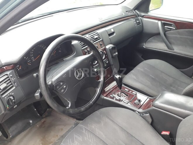 Mercedes E 220 2000, 330,000 km - 2.2 l - Bakı