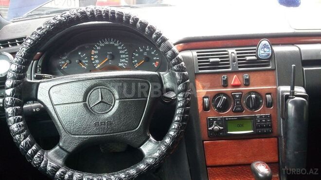 Mercedes E 280 1996, 280,000 km - 2.8 l - Bakı