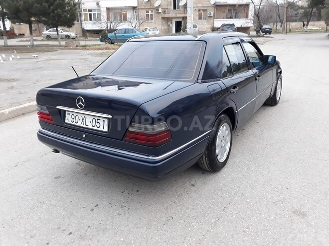 Mercedes E 200 1993, 378,000 km - 2.0 l - Sumqayıt