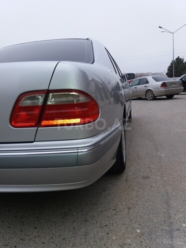 Mercedes E 240 2001, 180,000 km - 2.4 l - Bakı