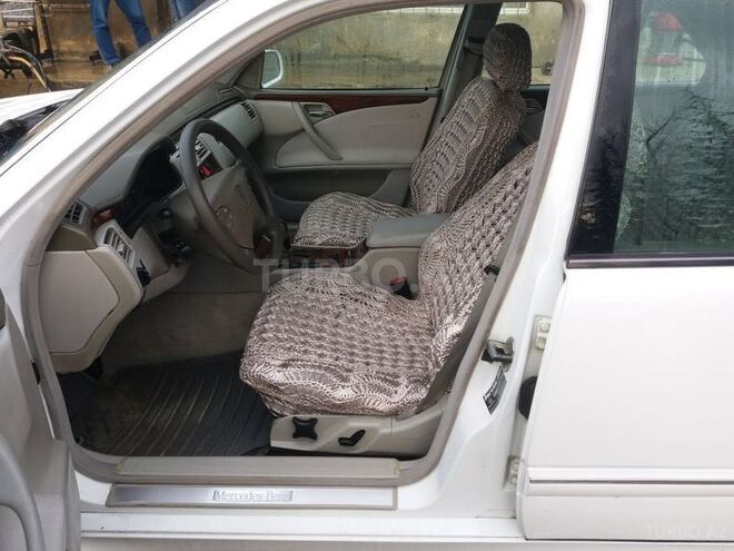 Mercedes E 240 2002, 178,000 km - 2.6 l - Bakı