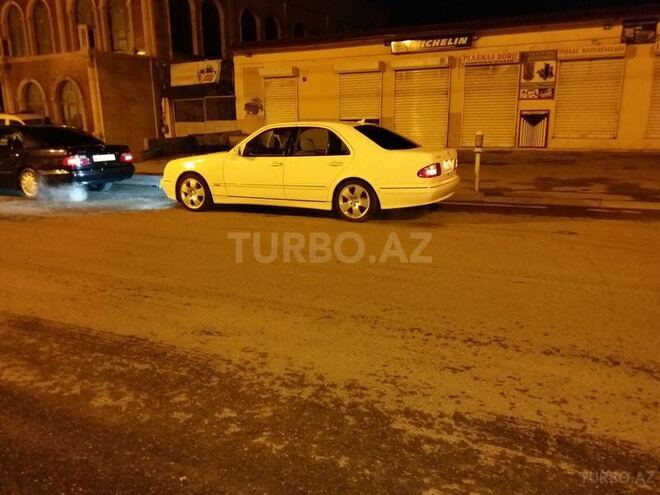 Mercedes E 240 2001, 178,000 km - 2.6 l - Bakı