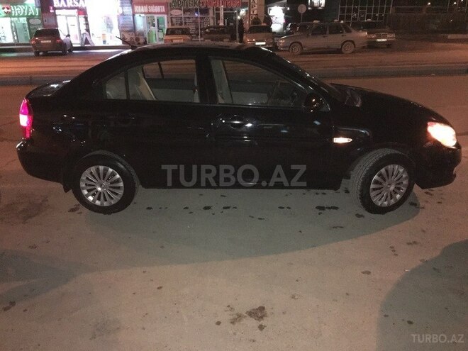 Hyundai Accent 2009, 130,000 km - 1.4 l - Quba