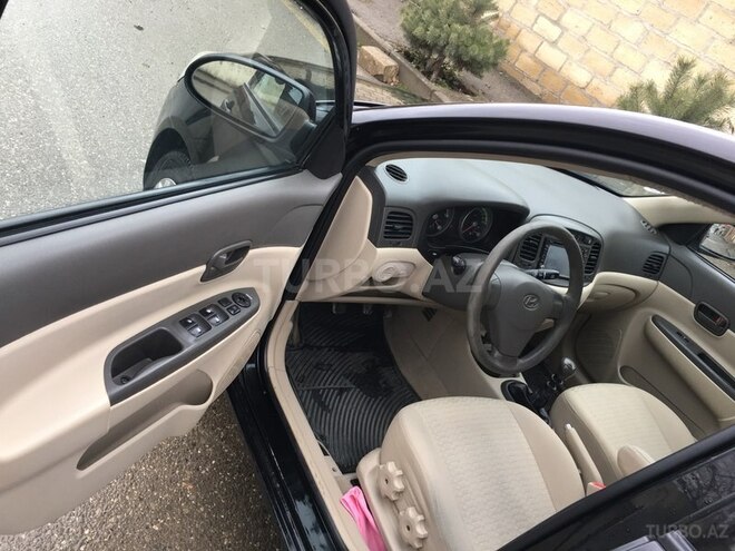 Hyundai Accent 2009, 130,000 km - 1.4 l - Quba