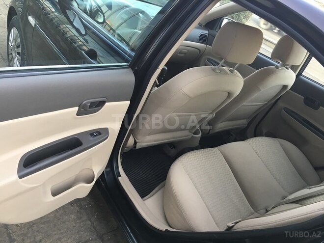 Hyundai Accent 2009, 130,000 km - 1.4 l - Quba