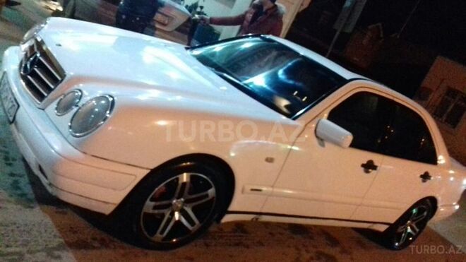 Mercedes E 220 1997, 300,000 km - 2.2 l - Bakı