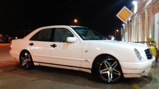 Mercedes E 220 1997, 300,000 km - 2.2 l - Bakı