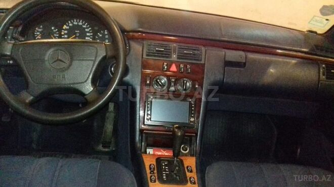Mercedes E 220 1997, 300,000 km - 2.2 l - Bakı