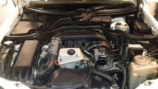 Mercedes E 220 1997, 300,000 km - 2.2 l - Bakı
