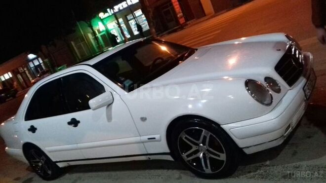 Mercedes E 220 1997, 300,000 km - 2.2 l - Bakı