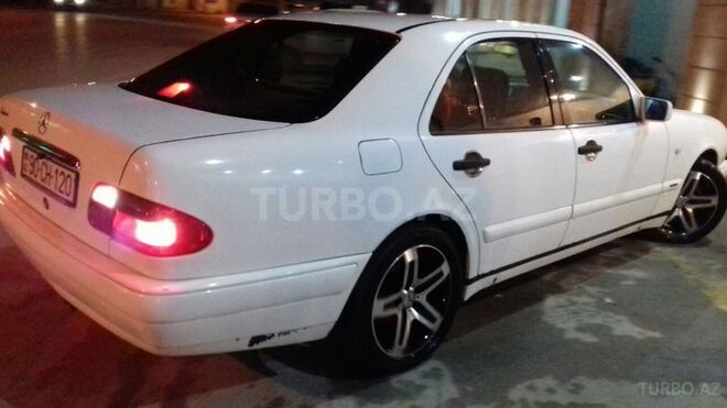 Mercedes E 220 1997, 300,000 km - 2.2 l - Bakı