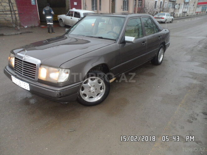 Mercedes E 200 1990, 350,000 km - 2.0 l - Quba
