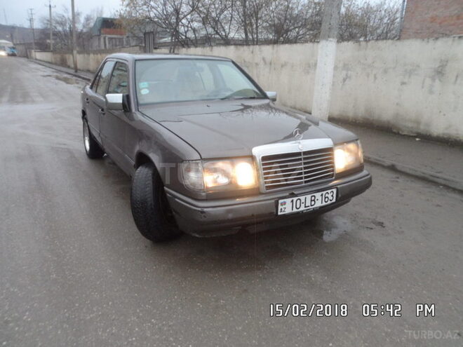 Mercedes E 200 1990, 350,000 km - 2.0 l - Quba
