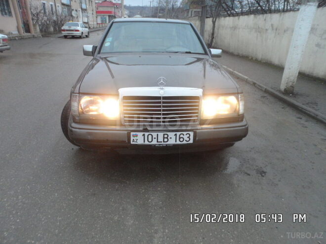 Mercedes E 200 1990, 350,000 km - 2.0 l - Quba