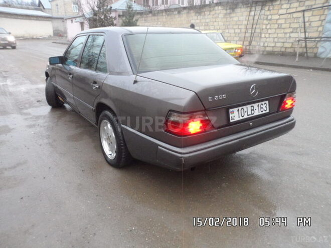 Mercedes E 200 1990, 350,000 km - 2.0 l - Quba