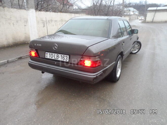 Mercedes E 200 1990, 350,000 km - 2.0 l - Quba