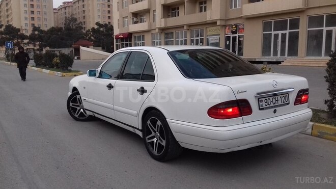 Mercedes E 220 1997, 326,000 km - 2.2 l - Bakı
