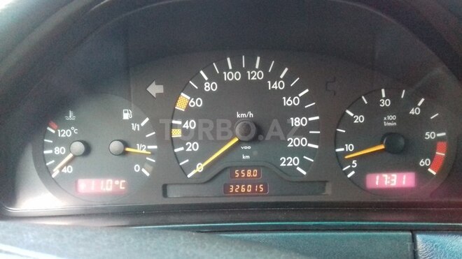 Mercedes E 220 1997, 326,000 km - 2.2 l - Bakı