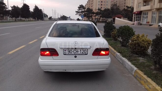Mercedes E 220 1997, 326,000 km - 2.2 l - Bakı