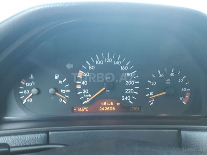 Mercedes E 240 1998, 243,000 km - 2.4 l - Bakı