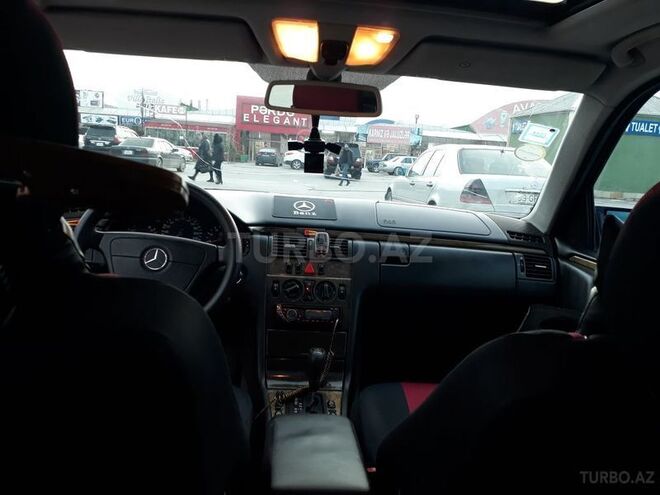 Mercedes E 240 1998, 243,000 km - 2.4 l - Bakı