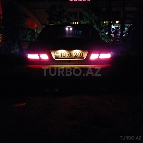 Mercedes E 240 2001, 198,000 km - 2.4 l - Bakı