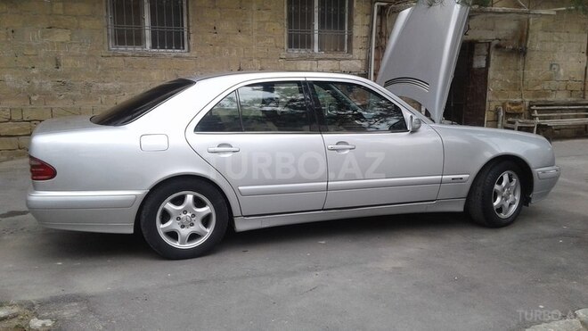 Mercedes E 220 2001, 312,821 km - 2.0 l - Bakı