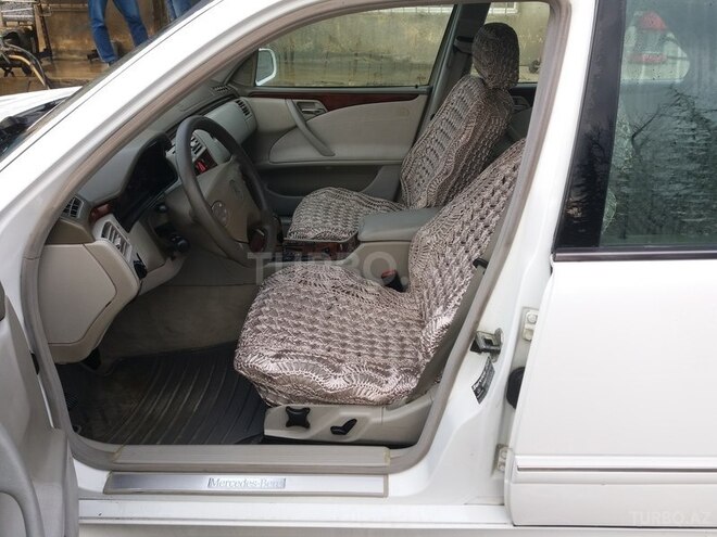 Mercedes E 240 2001, 198,000 km - 2.4 l - Bakı