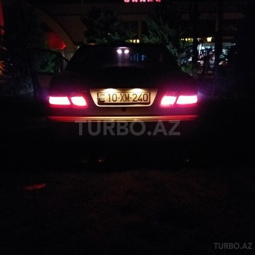 Mercedes E 240 2001, 198,000 km - 2.4 l - Bakı