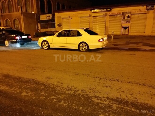 Mercedes E 240 2001, 198,000 km - 2.4 l - Bakı
