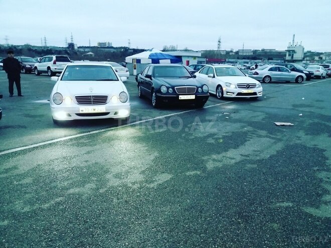 Mercedes E 240 2001, 198,000 km - 2.4 l - Bakı