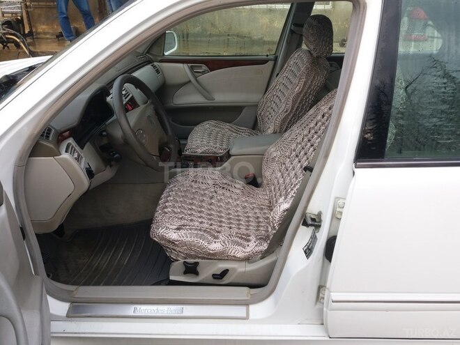 Mercedes E 240 2001, 198,000 km - 2.4 l - Bakı