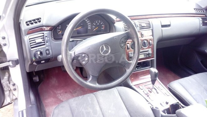 Mercedes E 200 2001, 280,000 km - 2.0 л - Bakı