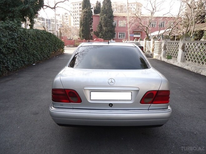 Mercedes E 220 1996, 224,677 km - 2.2 л - Bakı