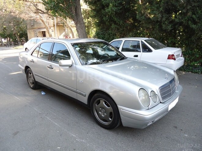 Mercedes E 220 1996, 224,677 km - 2.2 л - Bakı