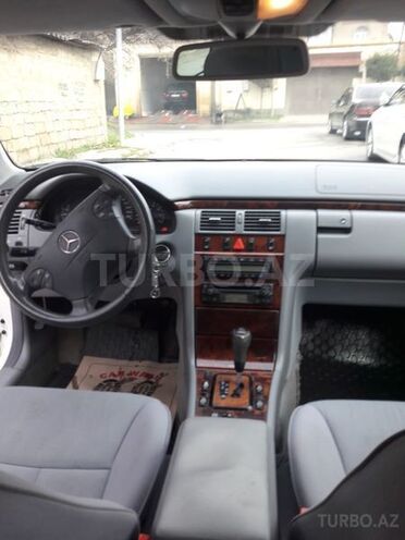 Mercedes E 280 1999, 240,000 km - 2.8 l - Bakı