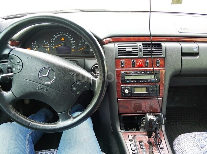 Mercedes E 220 2000, 320,150 km - 2.2 l - Goranboy